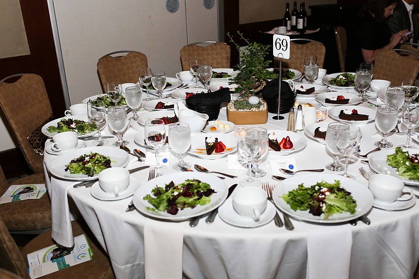 The dinner sold out with 800 guests.