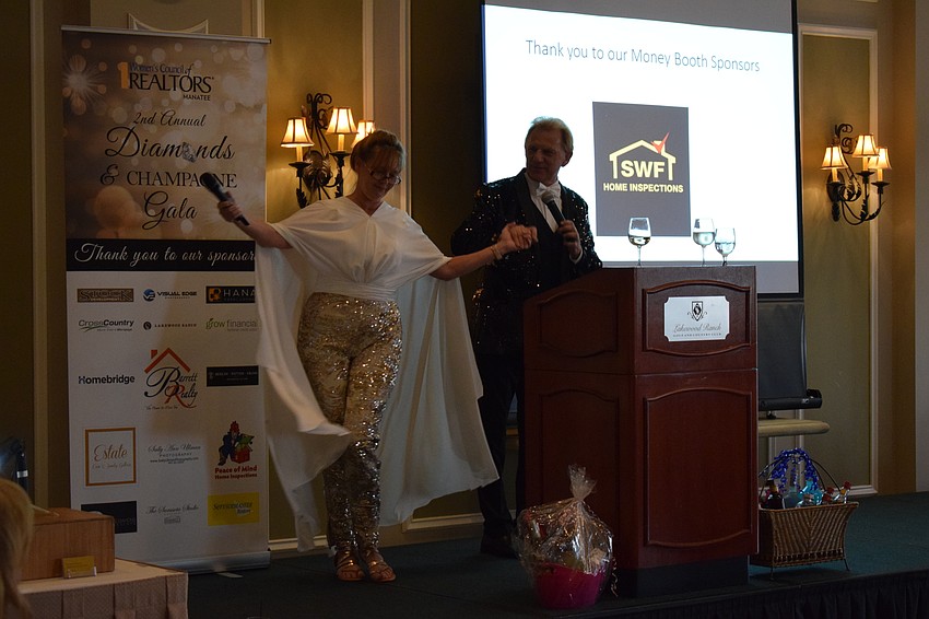 Laura Benson and Peter Salefsky led the festivities for the evening.