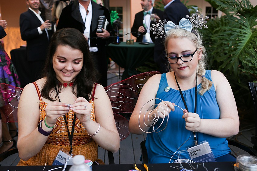 Ringling students Kelsey Morris and Gretchen Leffler made wire sculptures throughout the evening for guests to purchase.