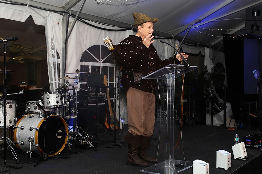 President Larry Thompson thanks sponsors.