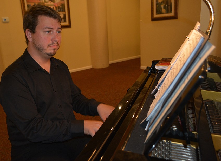 The pianist for the night was Michael Stewart.