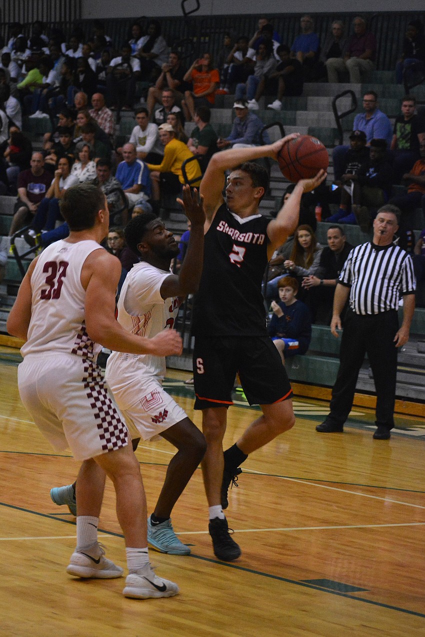 Sarasota's Alex Molyneaux looks to pass to a teammate.