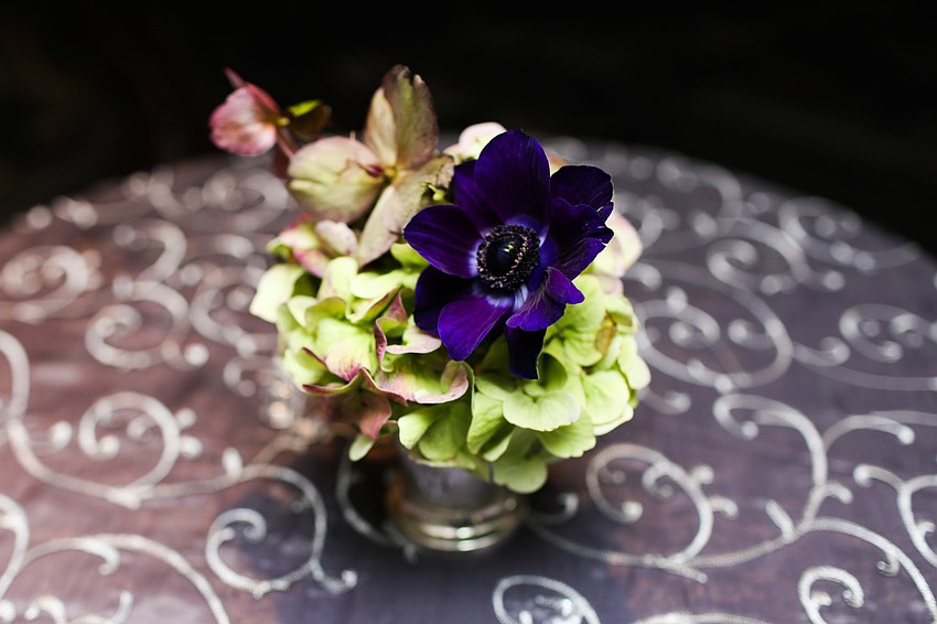 Flowers decorated the cocktail tables.