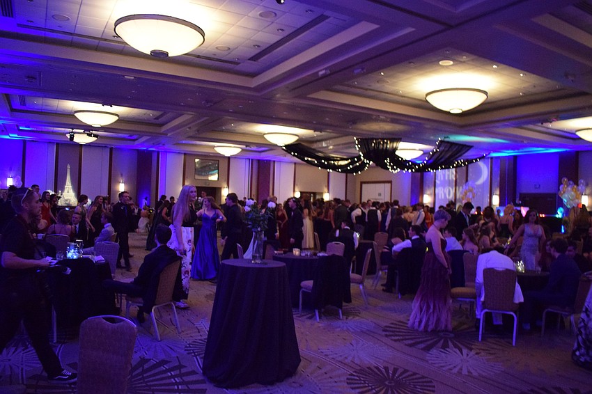 The heavy use of blue lights captured the feeling of night while glimmering white lights felt like street lights and stars.