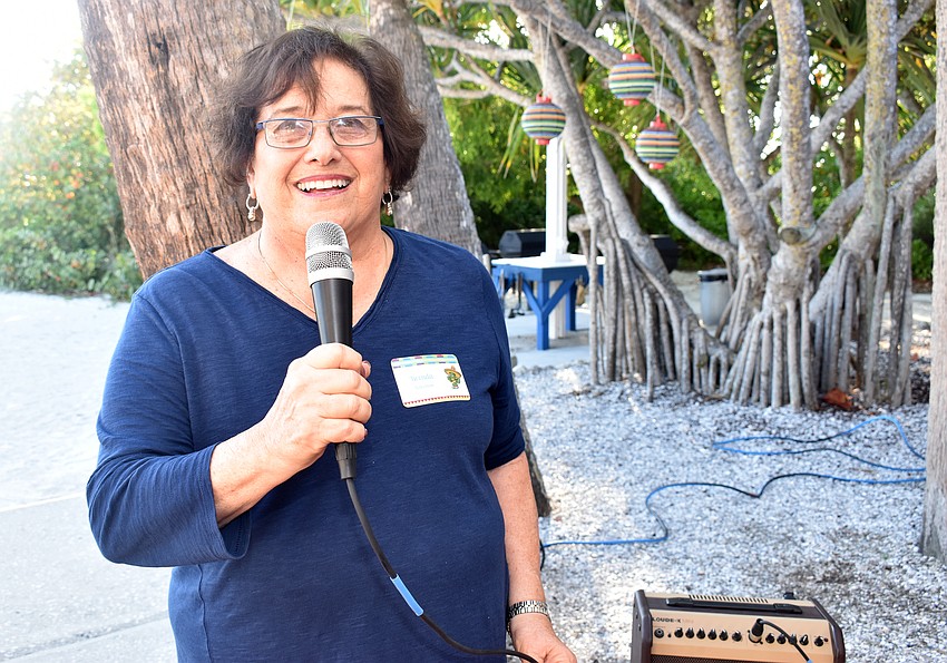 Brenda Lederman performed a song later in the evening for her neighbors.