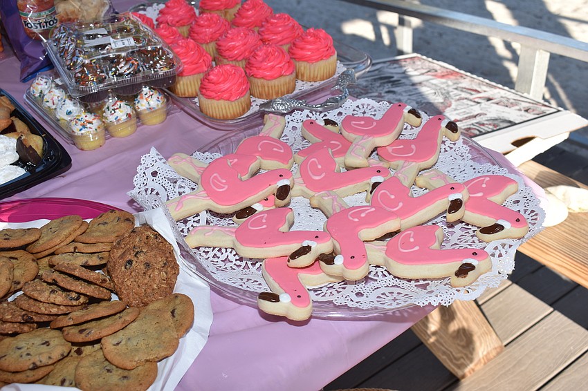 The event served flamingo cookies as part of the theme.