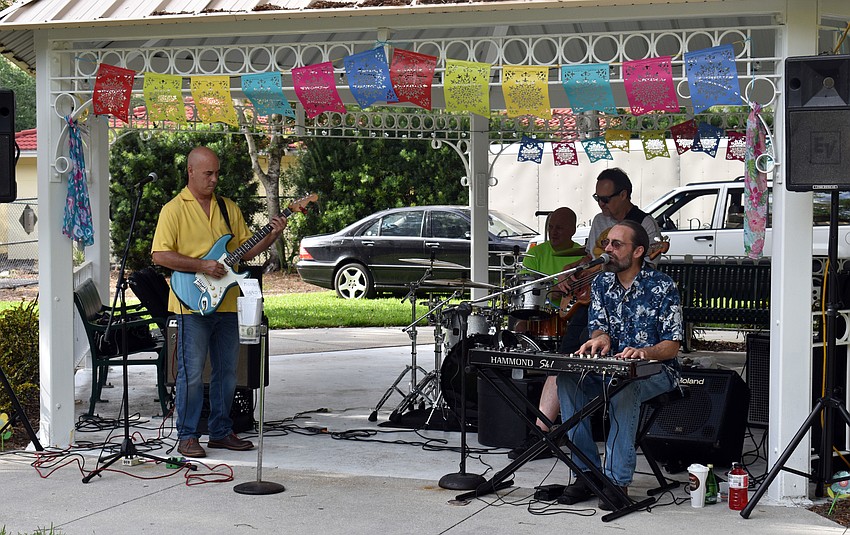 The Mike Kach Group provided music for the evening.