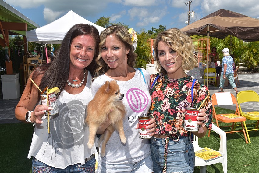 Shelly Vihlen, Paige Gullotti with Foxy the Pomeranian and Eileen Holmes