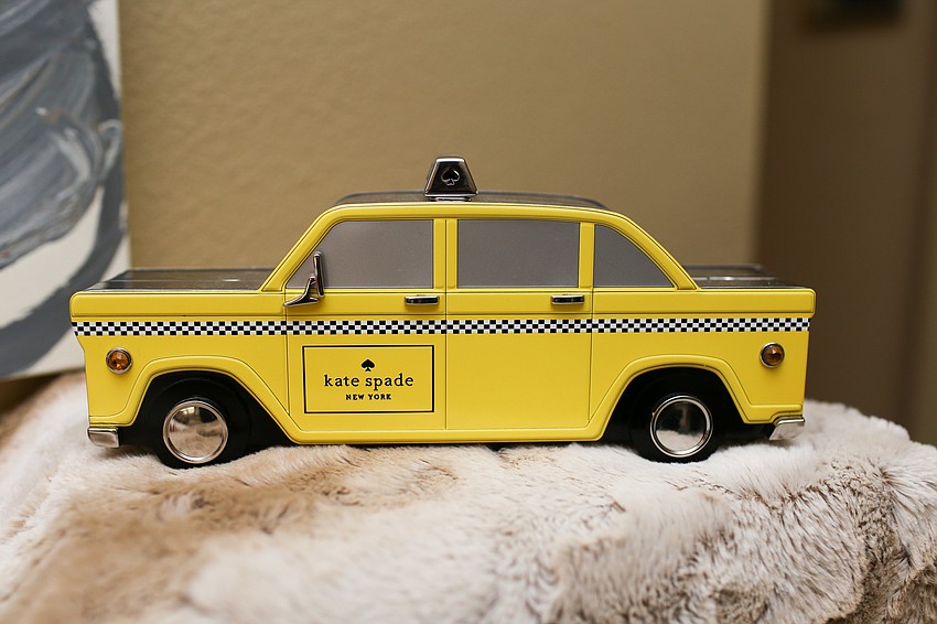 Phillips carried this Kate Spade taxi purse at Key to the Cure 2017.