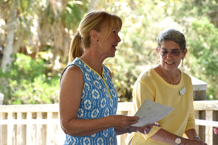 Linda Rhinelander accepts a beautification award for her home.