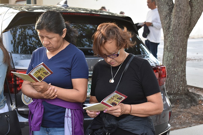 Ruth Jamioy and Dora Garzon read along with the prayers.