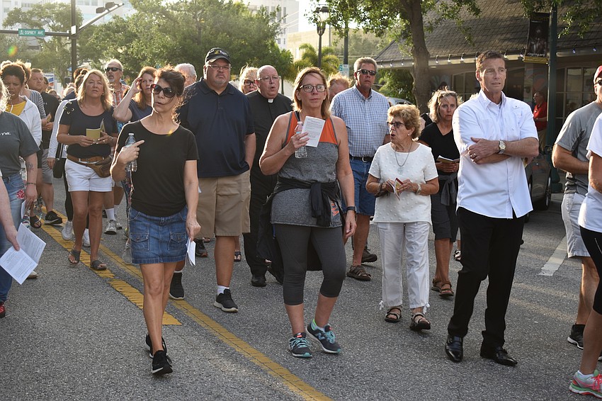 The entire walk took around one hour.