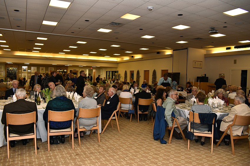 Temple members gathered for a Passover seder and dinner after Erev shabbat and Erev Pesach services.