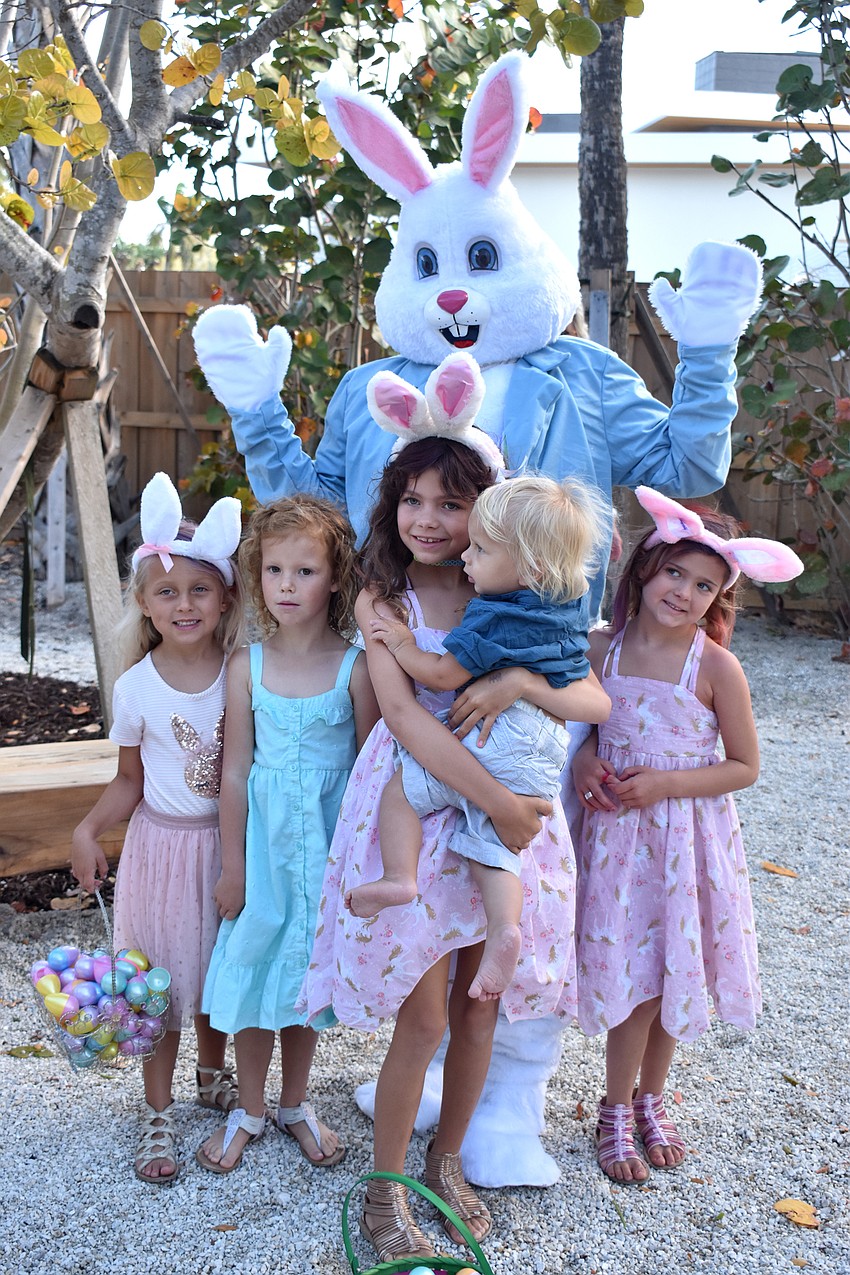 Grayson Enander, Giuliana Bankert, Ella Bourgoing, Harbor Enander and Zoe Bourgoing with the Easter Bunny