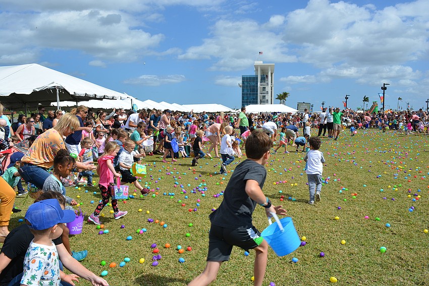 Children rush to the field for the hunt before the countdown finishes.