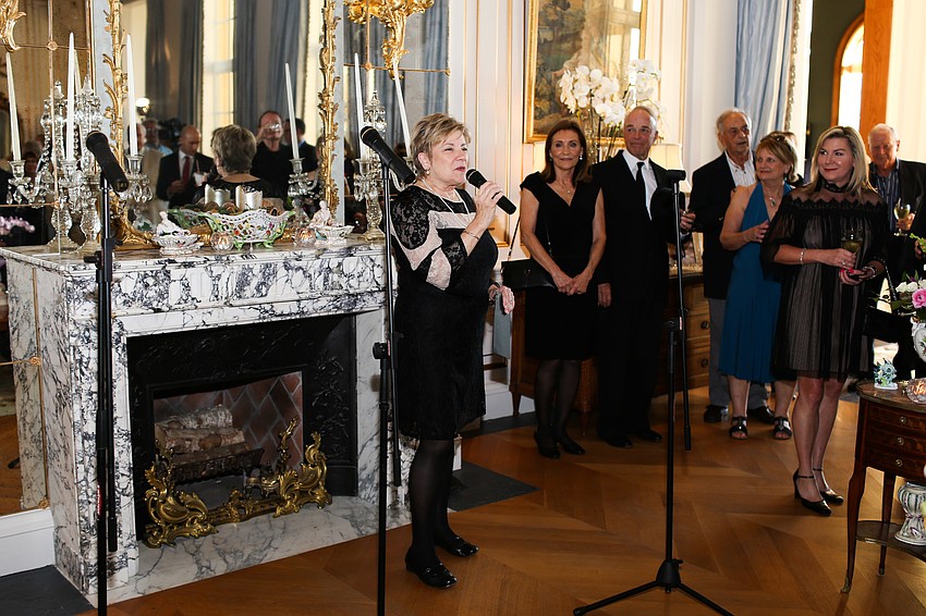 Managing Director Linda DiGabriele welcomes guests.