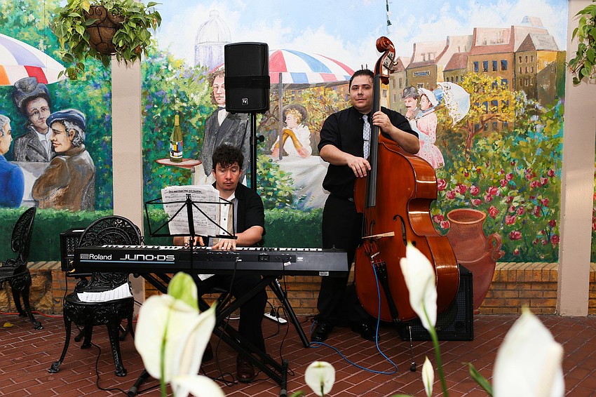 Music by the Jazzberries filled the atrium as guests enjoyed cocktail hour.