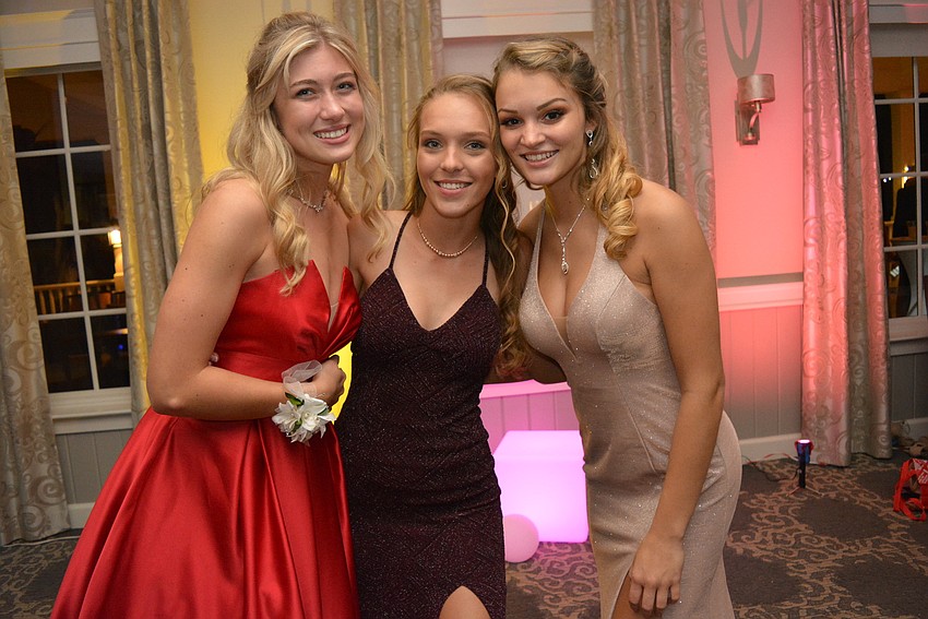Sophomores Dabney Bentley, Katrina Crosley and Sophie Fedder hit the dance floor.