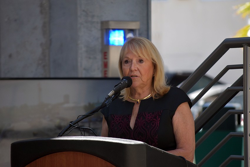 St. Armands Association Executive Director Diana Corrigan thanks the business and land owners.