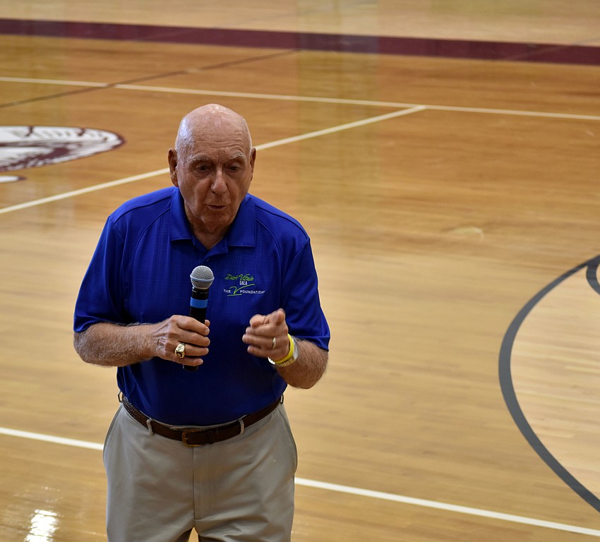 Dick Vitale speaks to the crowd.
