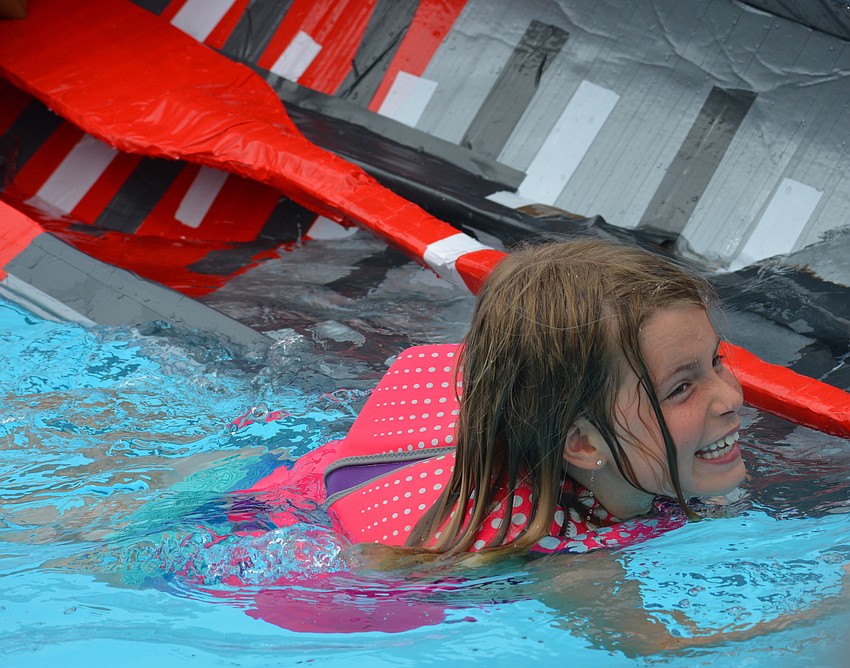 Gullett's Anna Kayan pulls her boat toward the finish line.