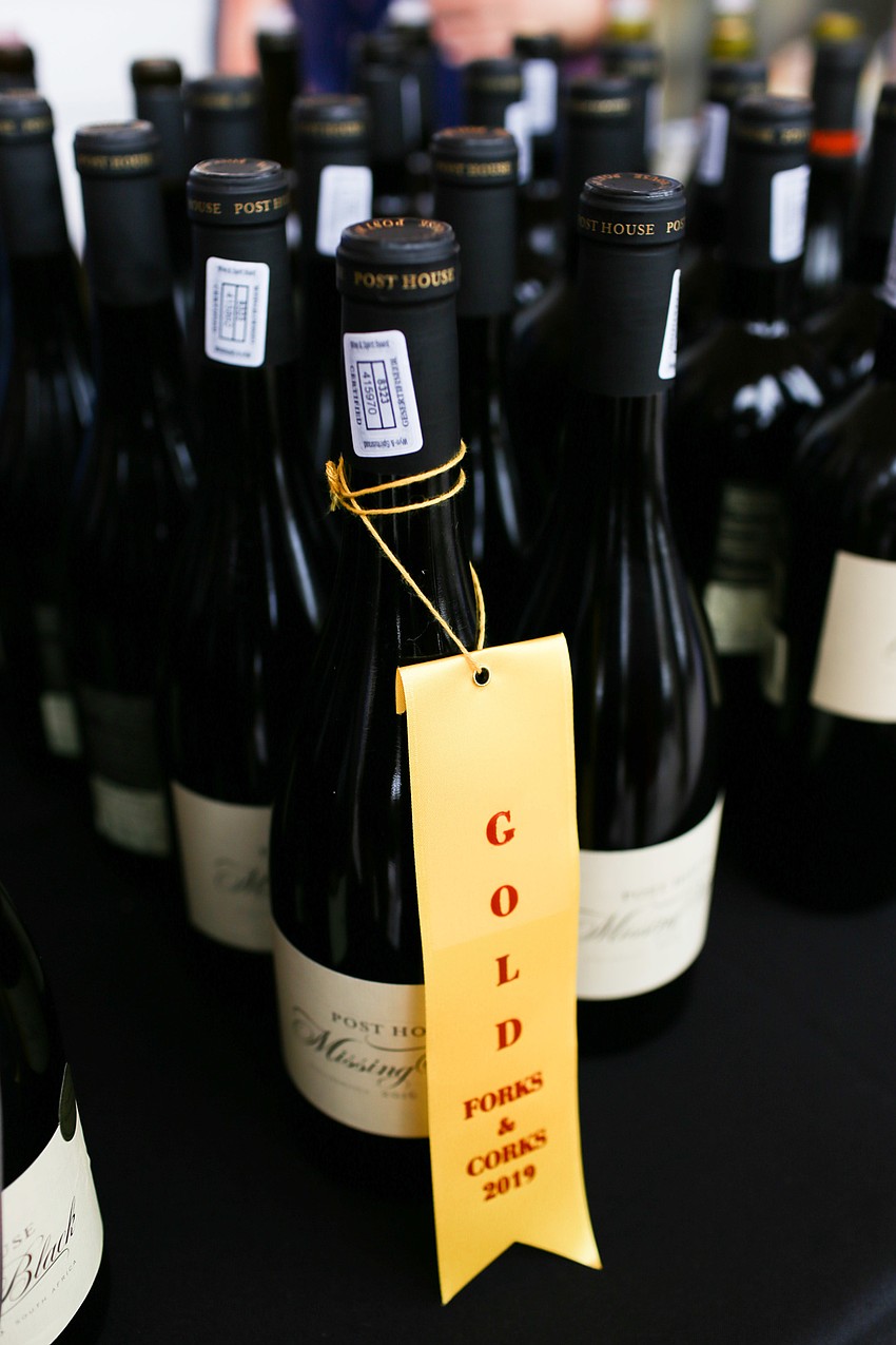 A committee awarded gold, silver and bronze medals to wines.