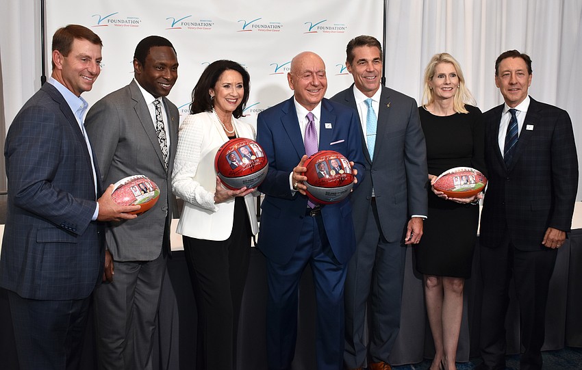 Dick Vitale poses with the honorees.