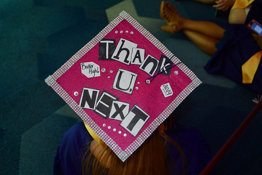Alexis Hansson decorated her cap to look like Ariana Grande's 