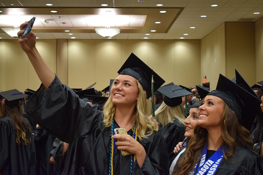 Hannah Sisson takes a selfie with Beyza Basar and Ava Vandroff.