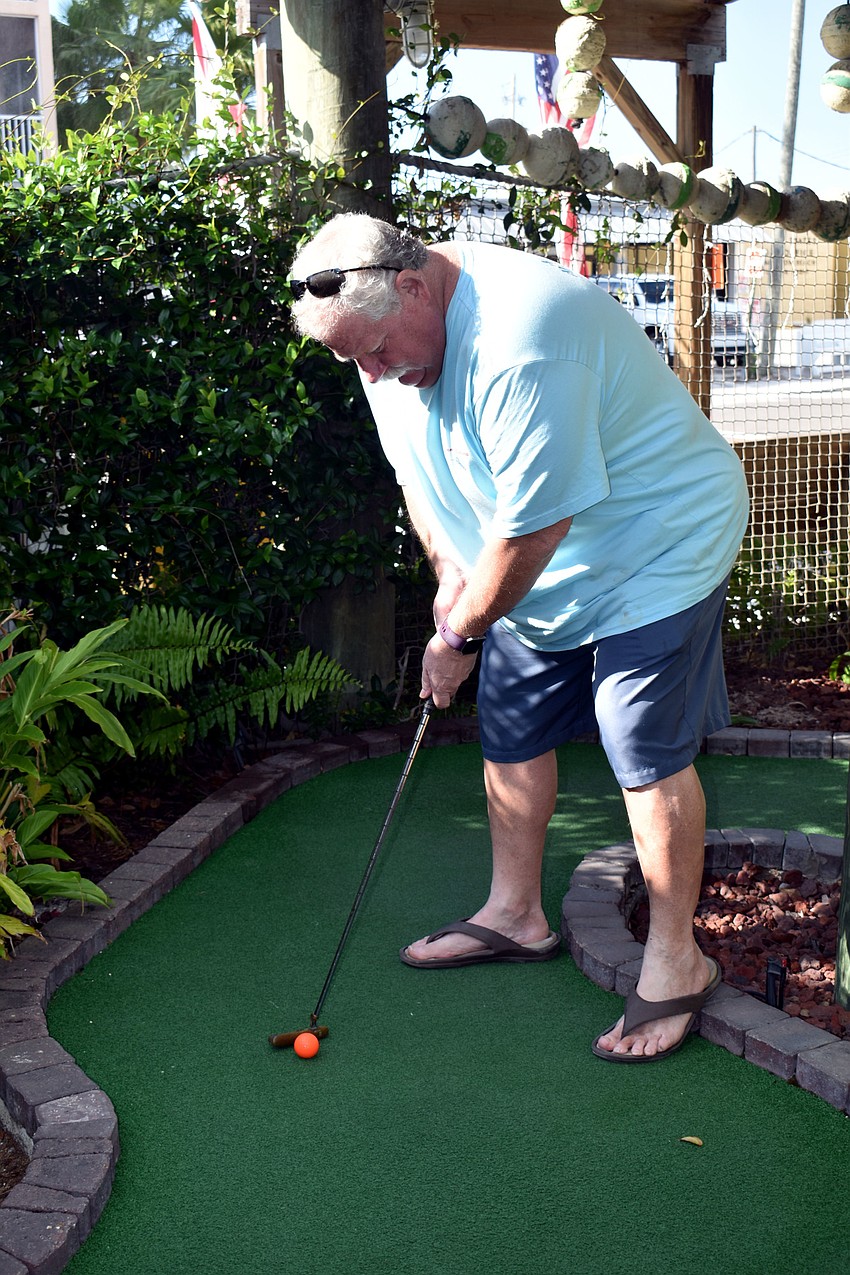 Paul Tippet lines up his shot.