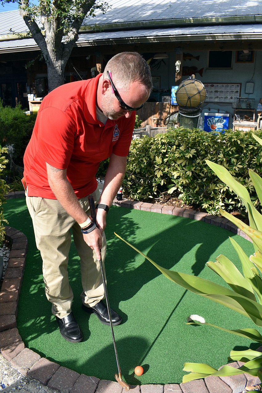 Jimmy Bonner lines up his putt.