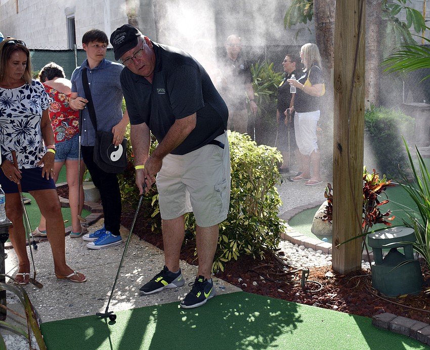 John Renkawitz lines up his first shot.