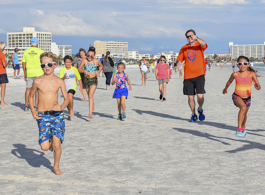 A group of runners hurry to the finish line.