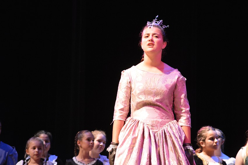 Laurelle Bandy plays Elsa.