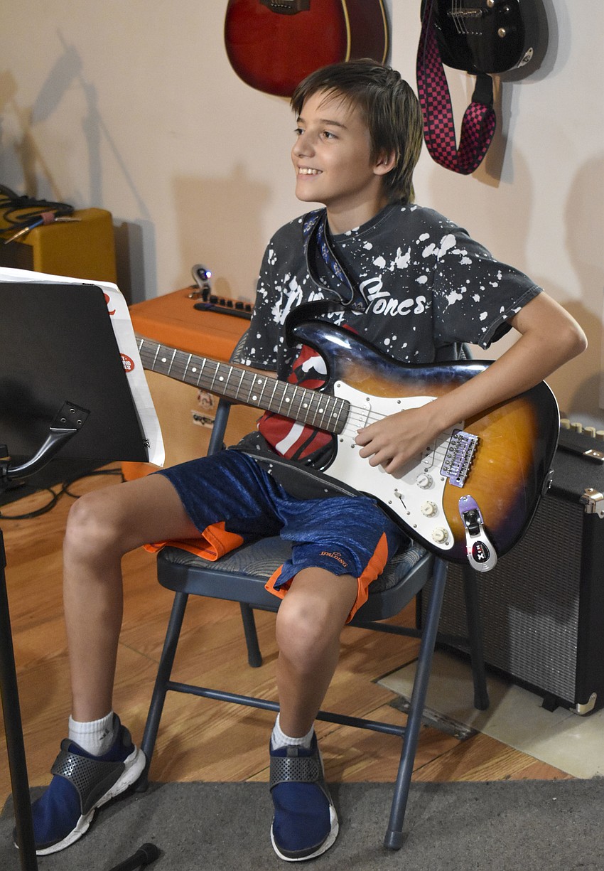 Logan Warren practices 