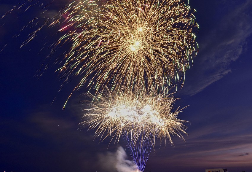 Fireworks dazzle Siesta Key beachgoers Your Observer