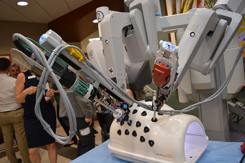 The da Vinci Si surgical robot can assist surgeons  with laparoscopic and open surgery procedures.
