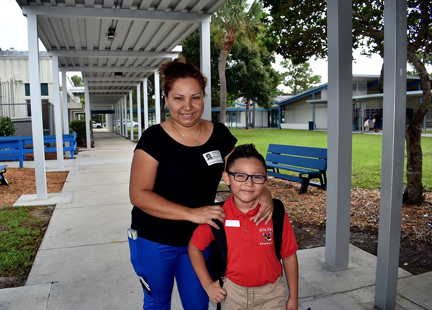 Delmy Guerra and first grade student Edgar Amador-Guerra are happy to head back to Alta Vista Elementary. // Brynn Mechem