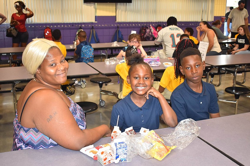 Shawn, Cornesha and Cordell Thomas spend the last few seconds of school-free days together before the year starts at Emma E. Booker Elementary. // Nathalie Kaemmerer