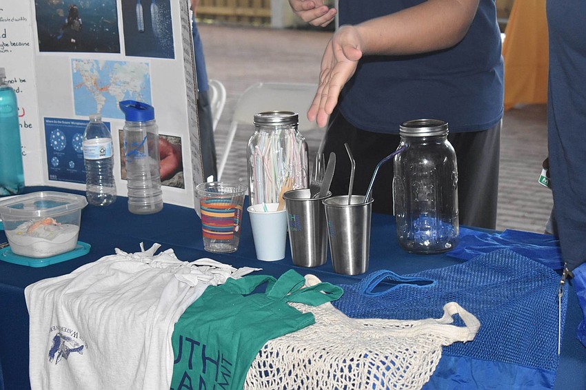 Mote's high school interns show what can be used instead of single-use plastics.