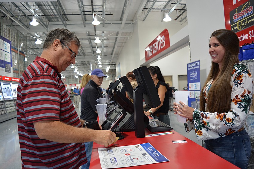 Bradenton's Mark Cline purchases a membership from associate Heather Camper.