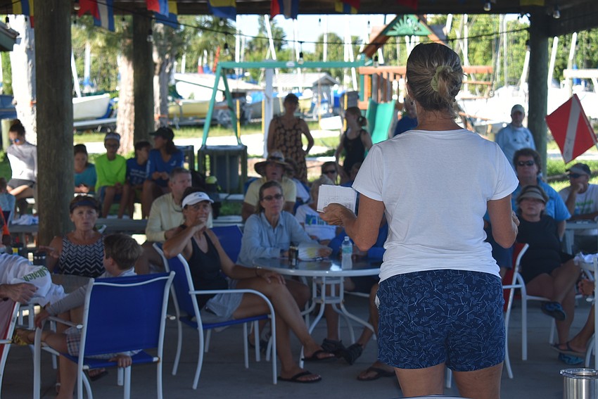 Ronda Ryan addresses the citizen scientists.