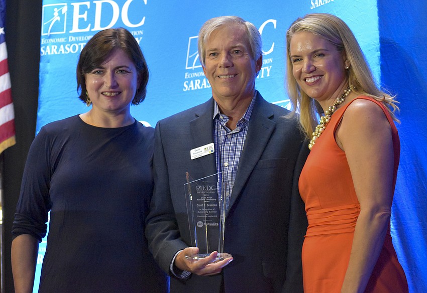 Sisters Bradley and Lisa Nixon present David Sessions with the Clyde Nixon Business Leadership Award.