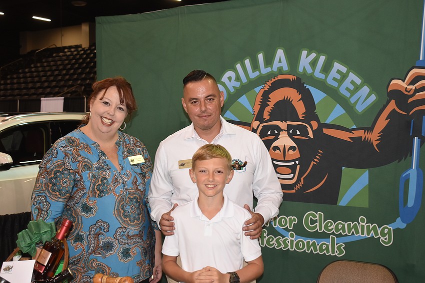 Tanya Hunn and Rod and Jayce Barros.