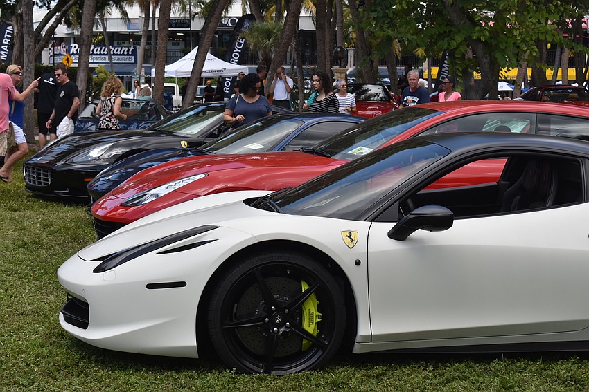 A line of cars throughout the Circle.