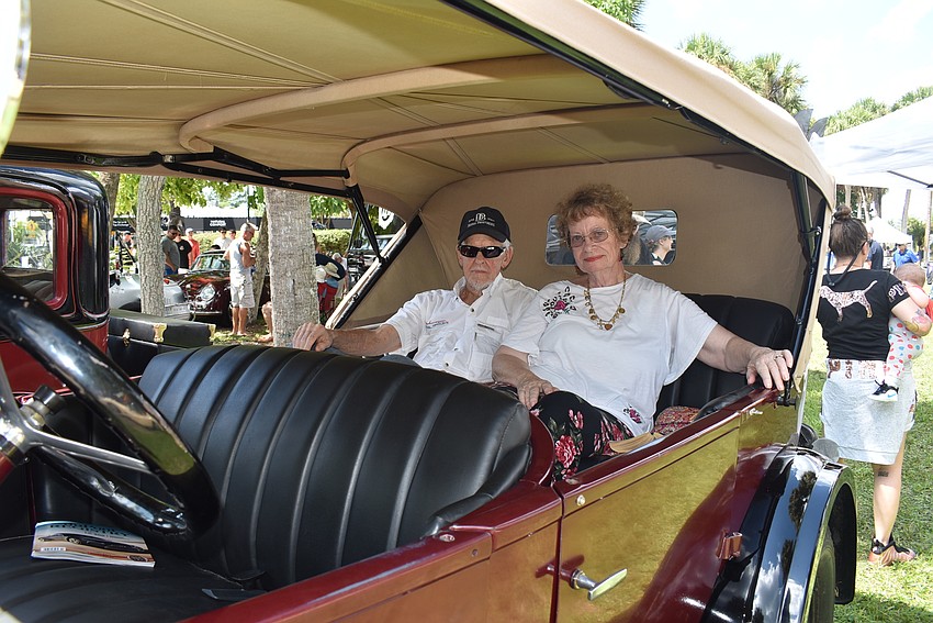 John and Gael Anderson take shelter in their car from the heat.