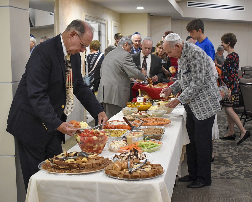 The Temple Emanu-el congregation files into the dining hall after Yom Kippur service.