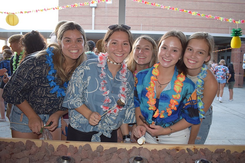 Seniors Alli Bloski, Jaden Manfredi, Cydney Brummett, Gine Lovelace and Ireland Coker make s'mores together.