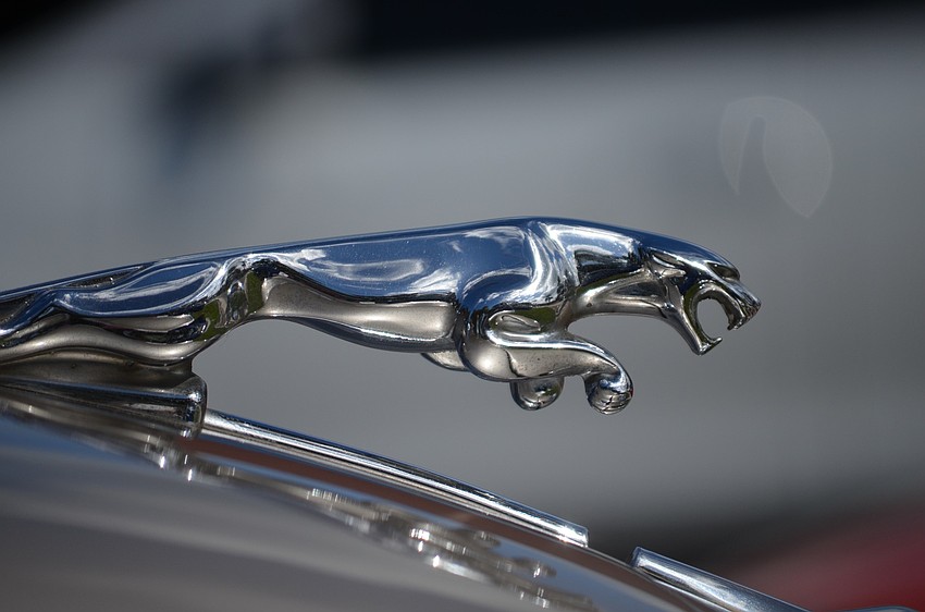 An unmistakable roof ornament from a vintage model.