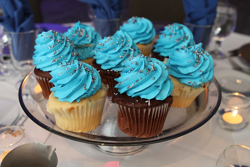 Each table had some tasty cupcakes.